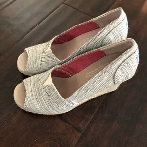 TOMS Wedges stripes size 6